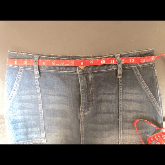 NEW YORK & CO fringe hem jean skirt medium wash size4/size5-6 runs a bit big NWT - Picture 11 of 12